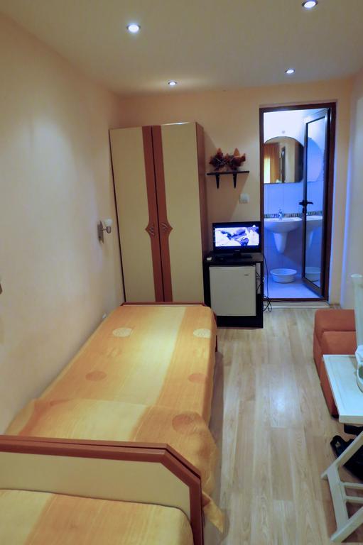 Family Hotel Lebed Nesebar Quarto foto